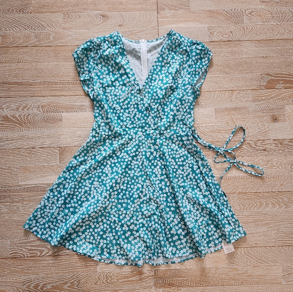 Cupshe Dresses & Skirts - 🌲 Green dress